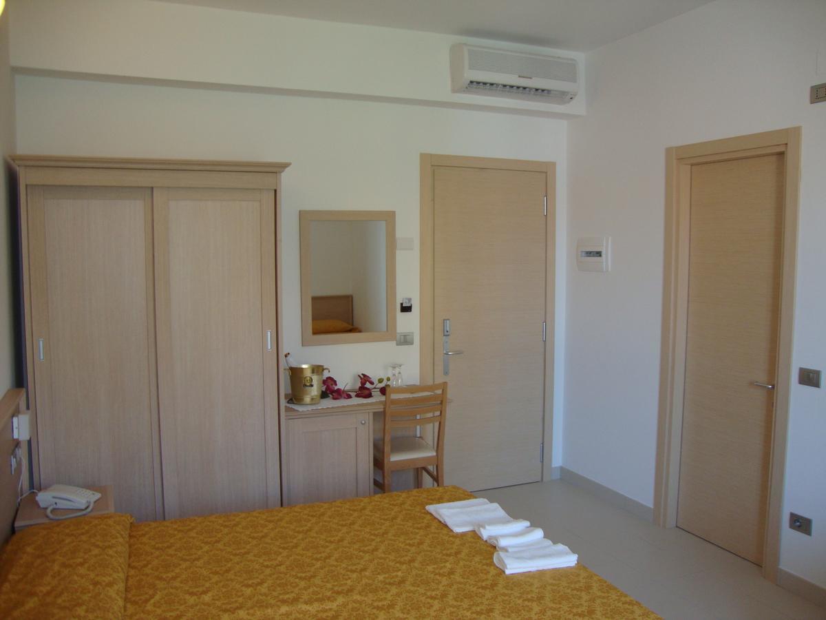 Hotel Capitano Tortoreto Exterior photo
